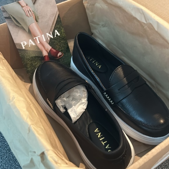 New! original packaging and box. Never worn-too small. Discontinued style. - Picture 5 of 6